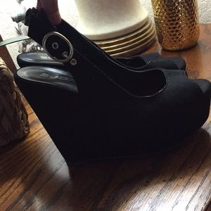 🛑SOLD🛑Soda Black Wedges🛑